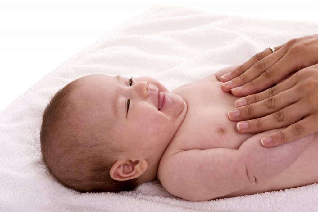 Perlunya Pijatan untuk Bayi dalam Tumbuh Kembangnya