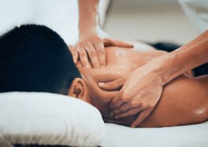 Dapatkan Manfaat dari Terapi Pijat dengan Minyak Kutus Kutus!