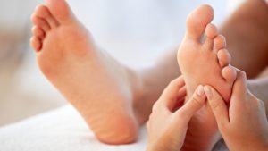 Salah Satu Manfaat Pijatan Kaki untuk Meredakan Otot Kaku dan Tegang