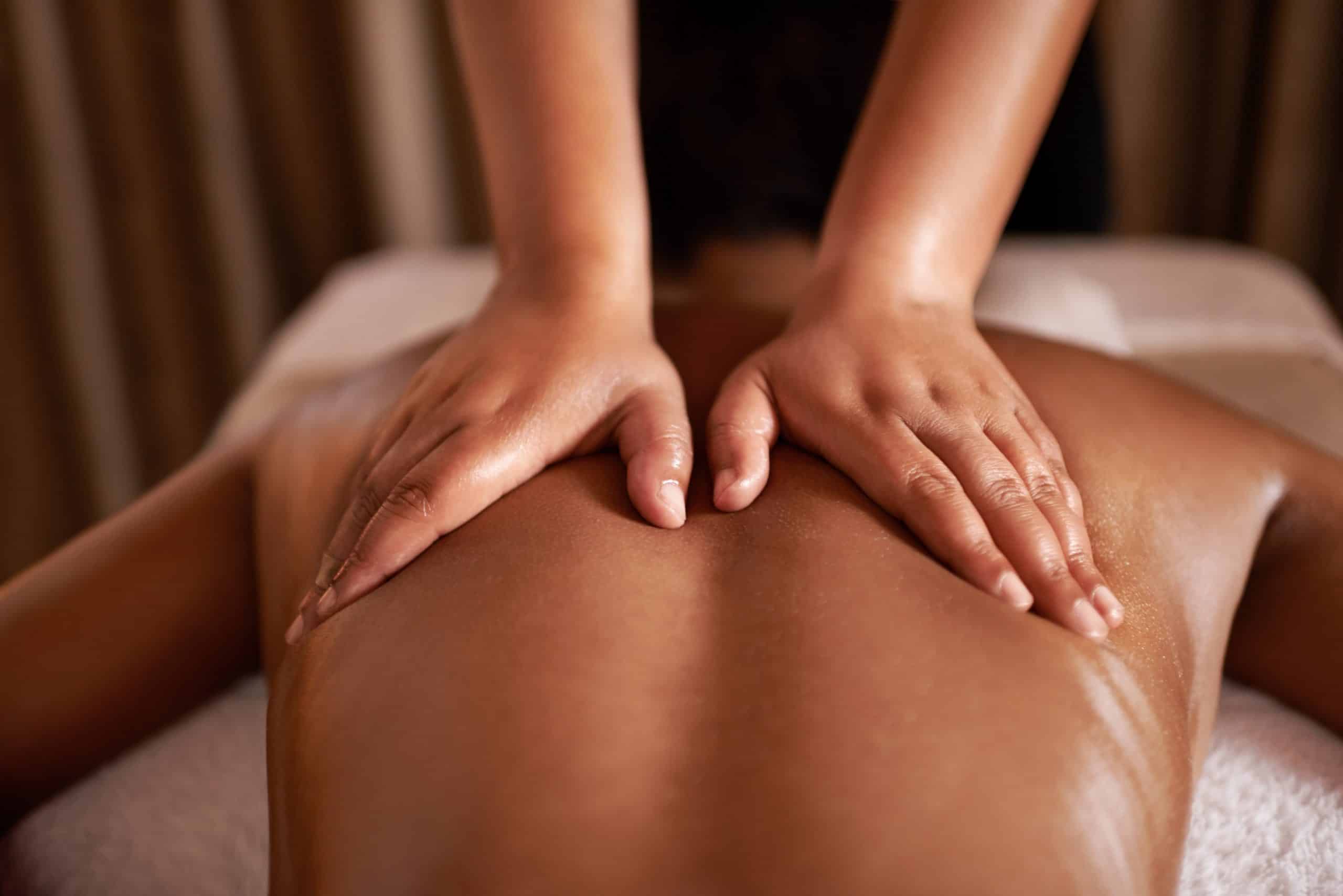 Intimate massage. Массаж тела. Классический массаж тела. Массаж спины. Массаж картинки.