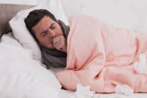 Hindari Konsumsi Makanan dan Minuman Ini Saat Batuk